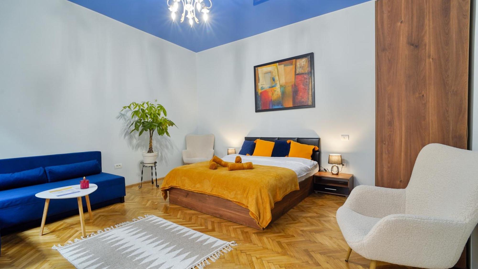 2 Bedroom Oldtown Mountain View Apartment With Private Terrace And High Ceilings Rooms Braşov Exterior foto