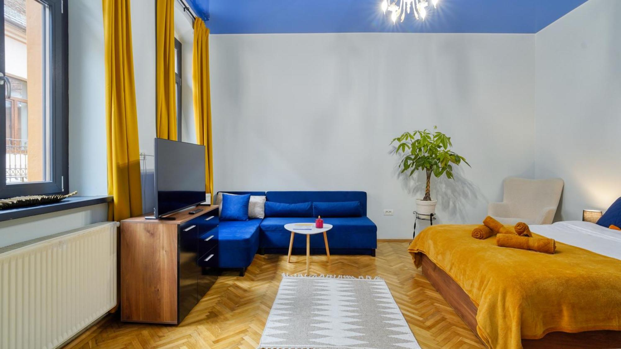 2 Bedroom Oldtown Mountain View Apartment With Private Terrace And High Ceilings Rooms Braşov Exterior foto