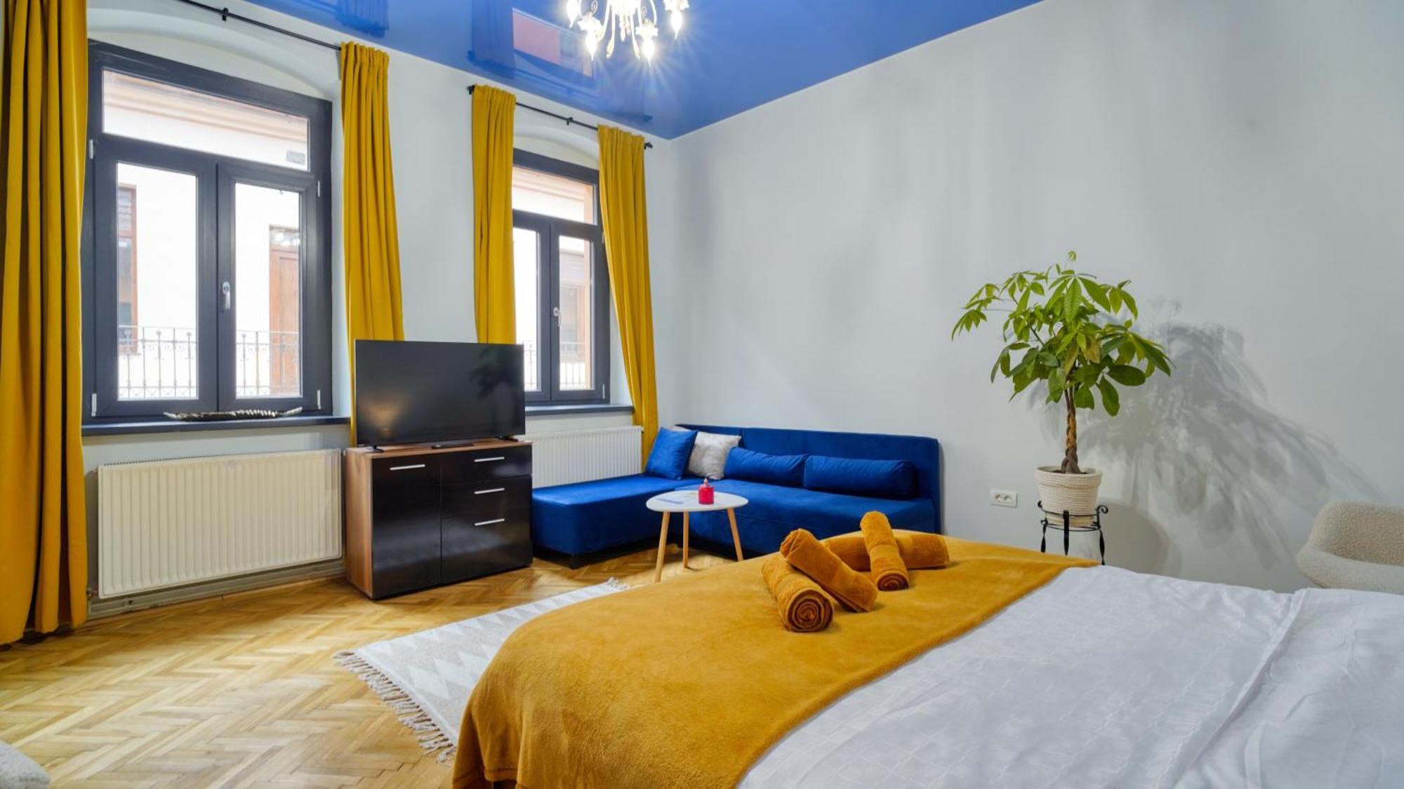 2 Bedroom Oldtown Mountain View Apartment With Private Terrace And High Ceilings Rooms Braşov Exterior foto